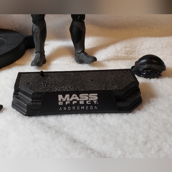 MCFARLANE MASS EFFECT ANDROMEDA SCOTT RYDER 7" ACTION FIGURE - Picture 6 of 12